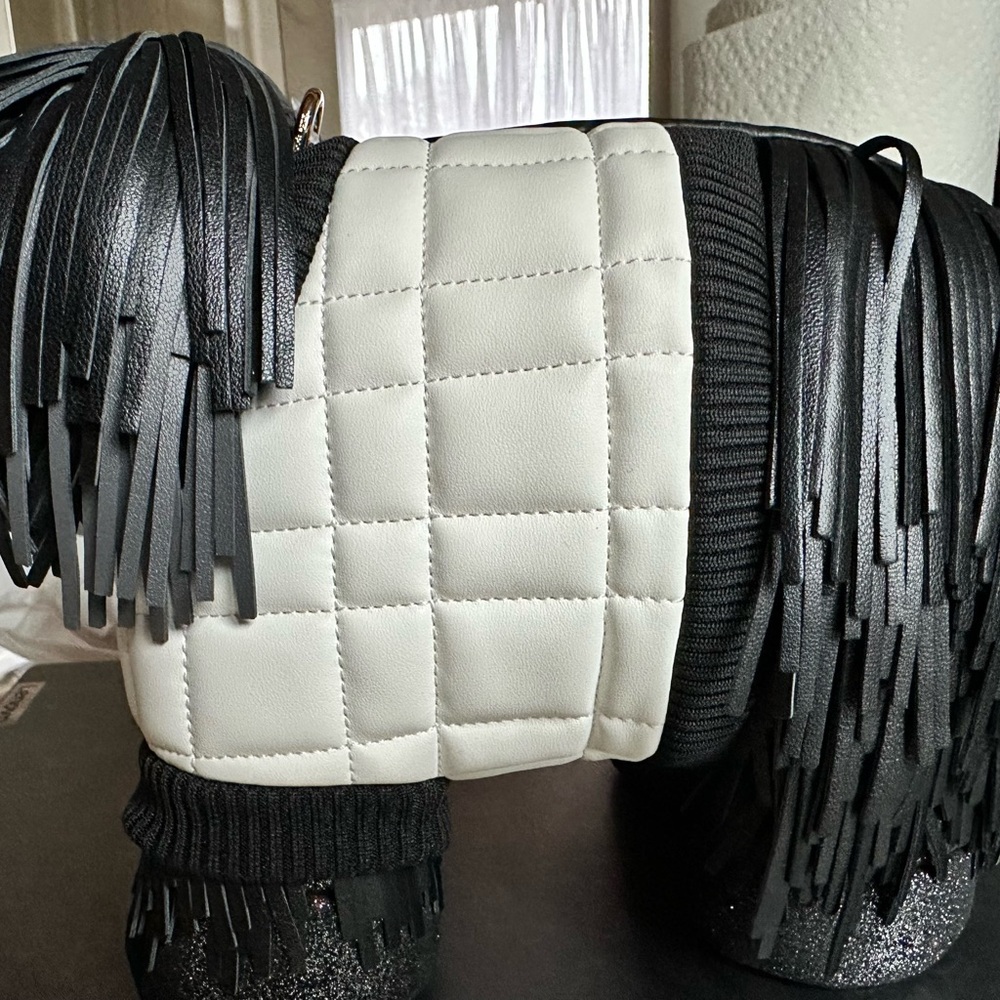Kate Spade Shaggy Fringed 3d Dog Crossbody. NWT and dust bag. - Picture 4 of 8